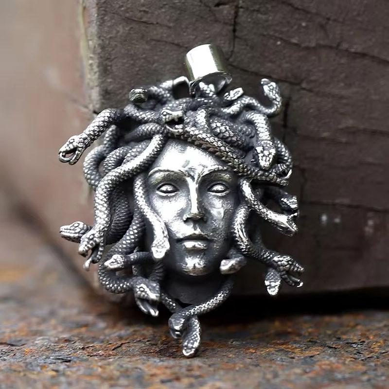 Mythology Medusa Gothic Pendant Necklace With Zinc Alloy Charm Daily For