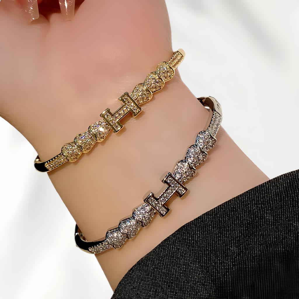 18k Real Gold Electroplated Zirconium Bracelet European and American Simple Fashion Buckle Bracelet Light Luxury High-end Hand Jewelry 2026