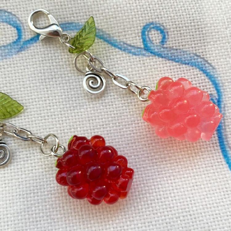 Playful Beaded Keychain Charm with Fruit Theme, Metal Link Chain and Clasped Attachment for Bags, Keys and Daily Use