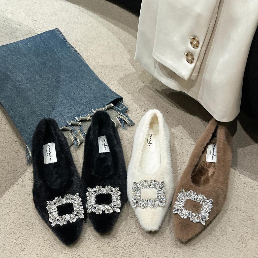 Pointed Hair Shoes Women's Autumn and Winter Wear 2025 New Korean Version Women's Temperament Flat Bottom Velvet Solid Color Doudou Shoes