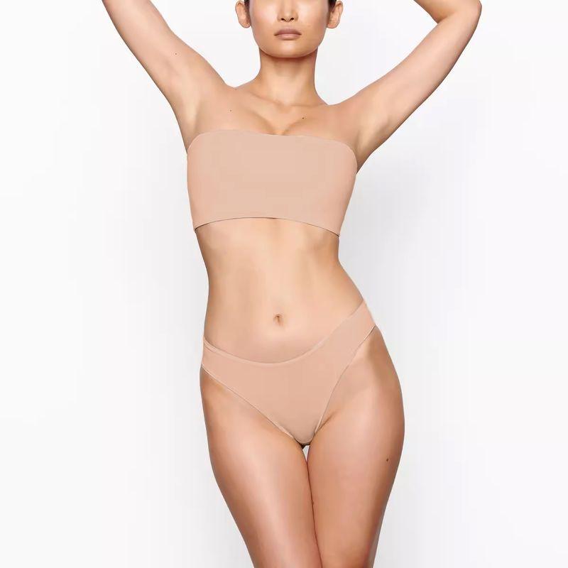 

Skims Kardashian Топ-труба без бретелек, бесшовное нижнее белье с эффектом «второй кожи», с нагрудными вкладышами, высокая эластичность, женский Skin color short M