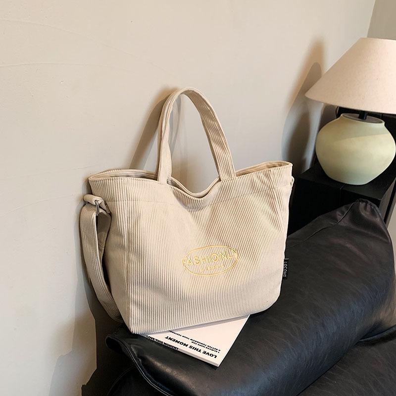 

Сумка Niche Design большой вместимости женская зимняя 2024 года, новая полосатая бархатная портативная сумка-тоут для студента колледжа, сумка-мессенджер через плечо белый