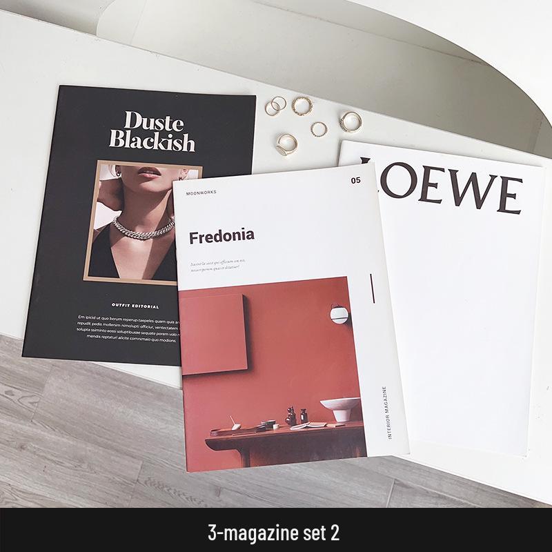 İngiliz Tarzı Defter: Moda Dergisi Kapak ve Sahne Düzeni Aksesuarı