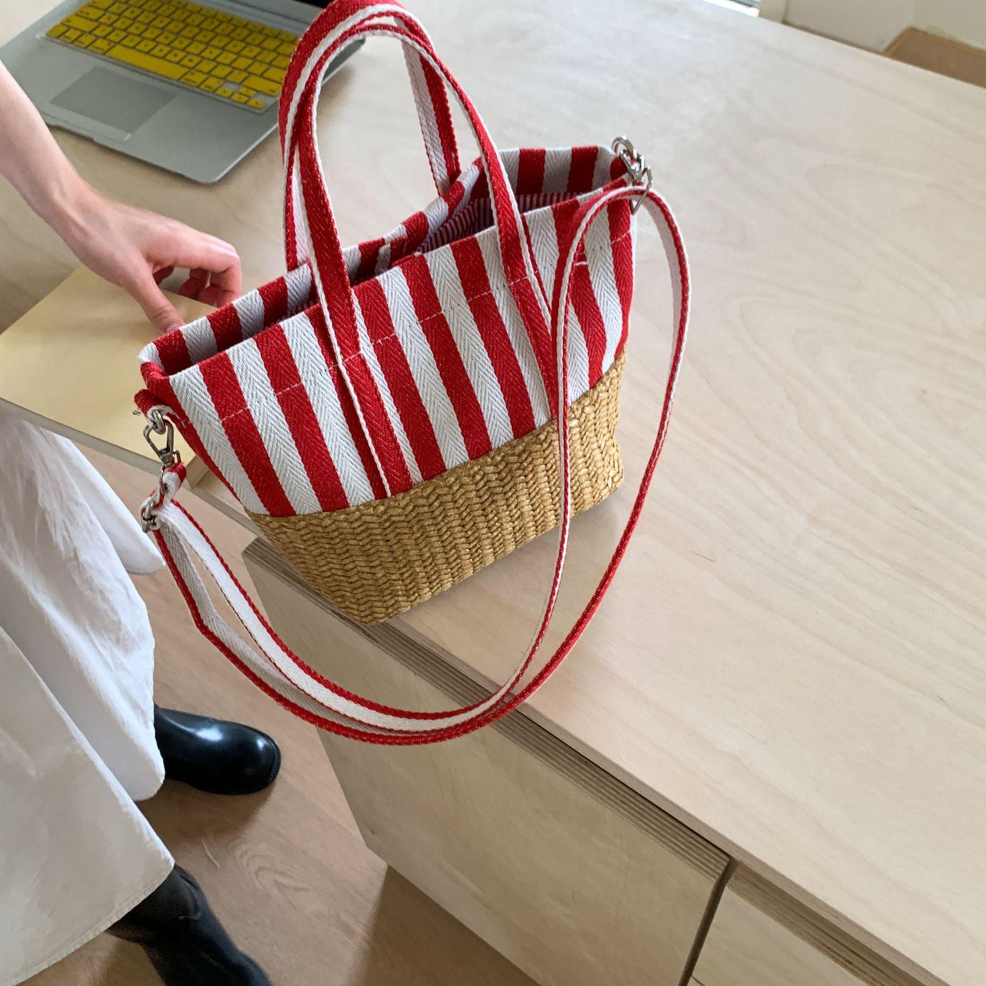 

Полосатая плетеная сумка ручной работы из соломы, модная сумка-тоут в виде овощной корзины, лето 2025, большая вместимость, портажная пляжная сумка для женщин 28*12*20 красный