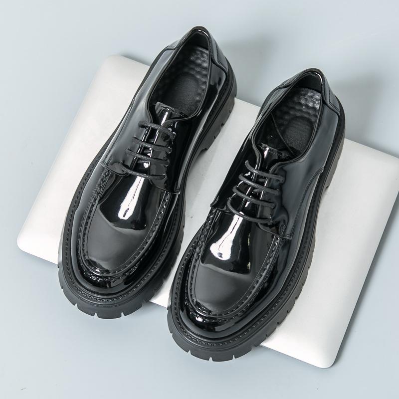 Scarpe di lusso in pelle di alta gamma, senso di alta gamma nel Regno Unito, casual rialzate con suola spessa lucida