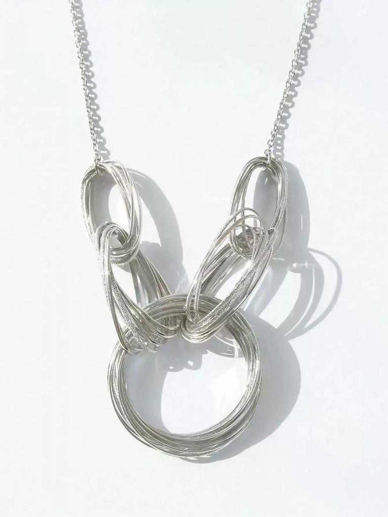 Zlatý přehnaný gotický vícevrstvý náhrdelník s kruhovým spojením, sváteční šperk na krk