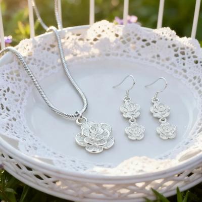 New Luxury   Copper Unique Rose Flower Necklace Earrings for Woman Fashion Niche Designer Jewelry Sets Party Gifts
