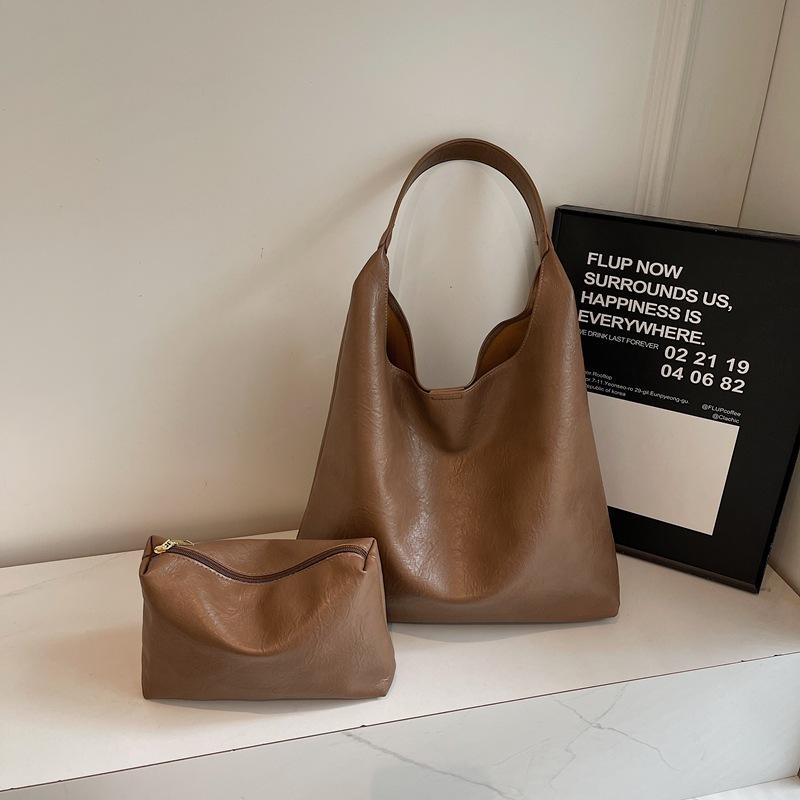 

Autumn retro portable shoulder bag women s 2025 new fashion high-quality texture commuter underarm tote bag 35*13*40