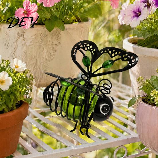 Eco Friendly Yard Lighting Ornaments Solar Bee Garden Light, Outdoor Solar-Powered Metal Lantern, Waterproof Automated Dusk to Dawn Hanging Light for