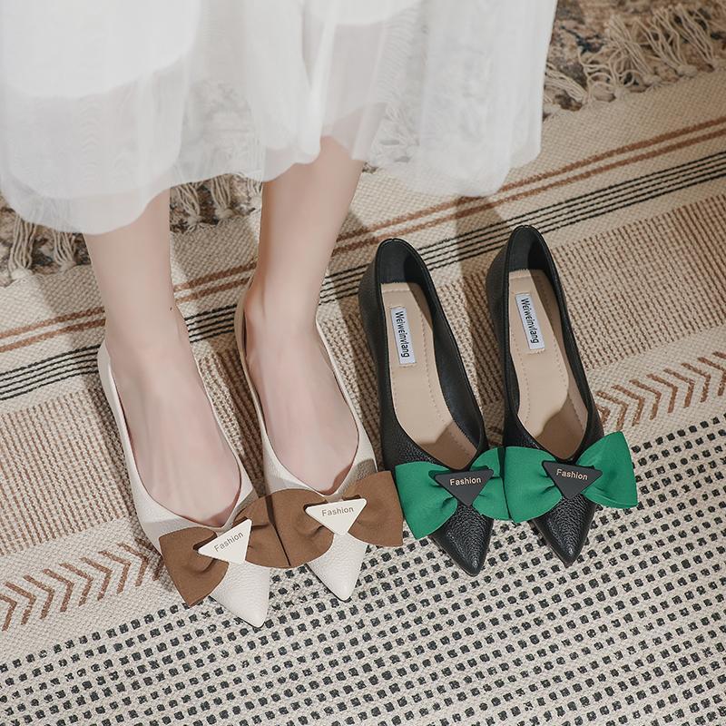 Pointed single shoes women's autumn flat bottom shallow mouth spring 2025 new versatile ladyshoes gentle evening shoes large size women's shoes