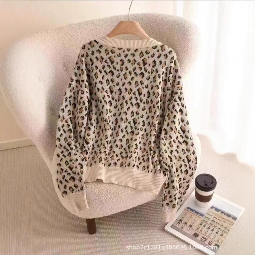 2025 V-neck Plus Size Women's Animal Print Jacquard Knitwear, Europe