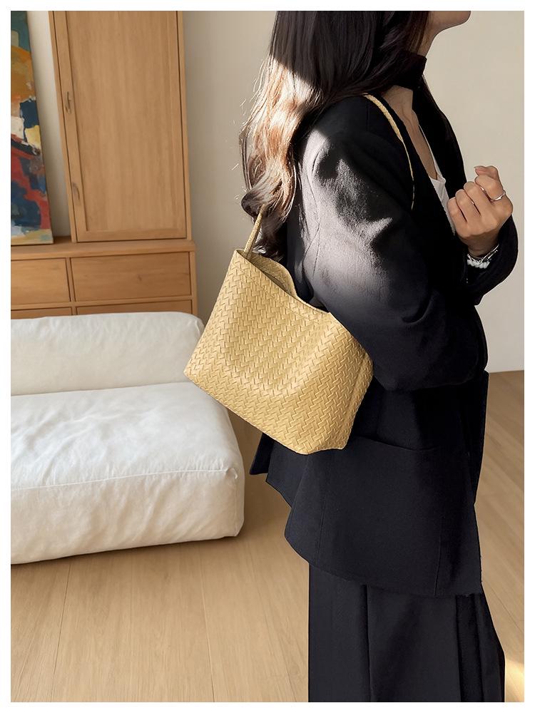 Vintage Cross-Woven Shoulder Tote Bag - Large Capacity, Niche Design Bucket Bag for Women
