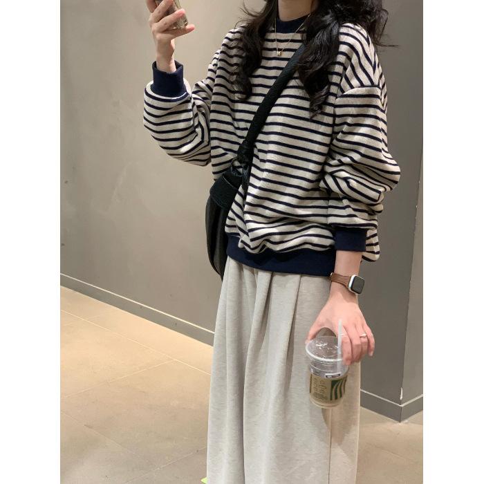 

Retro striped crew neck sweater women s 2025 early autumn new lazy style loose casual and thin long-sleeved knitted top one size fits all Темно-синій