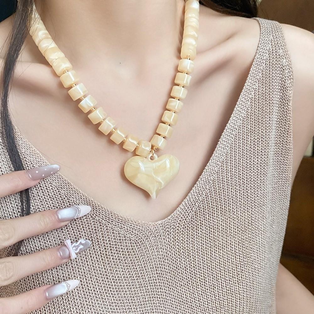High-end Choker Acrylic Love Heart Necklace Acrylic Heart-shaped Women Clavicle Necklace Round Bead Fashion Sweater Chain Travel