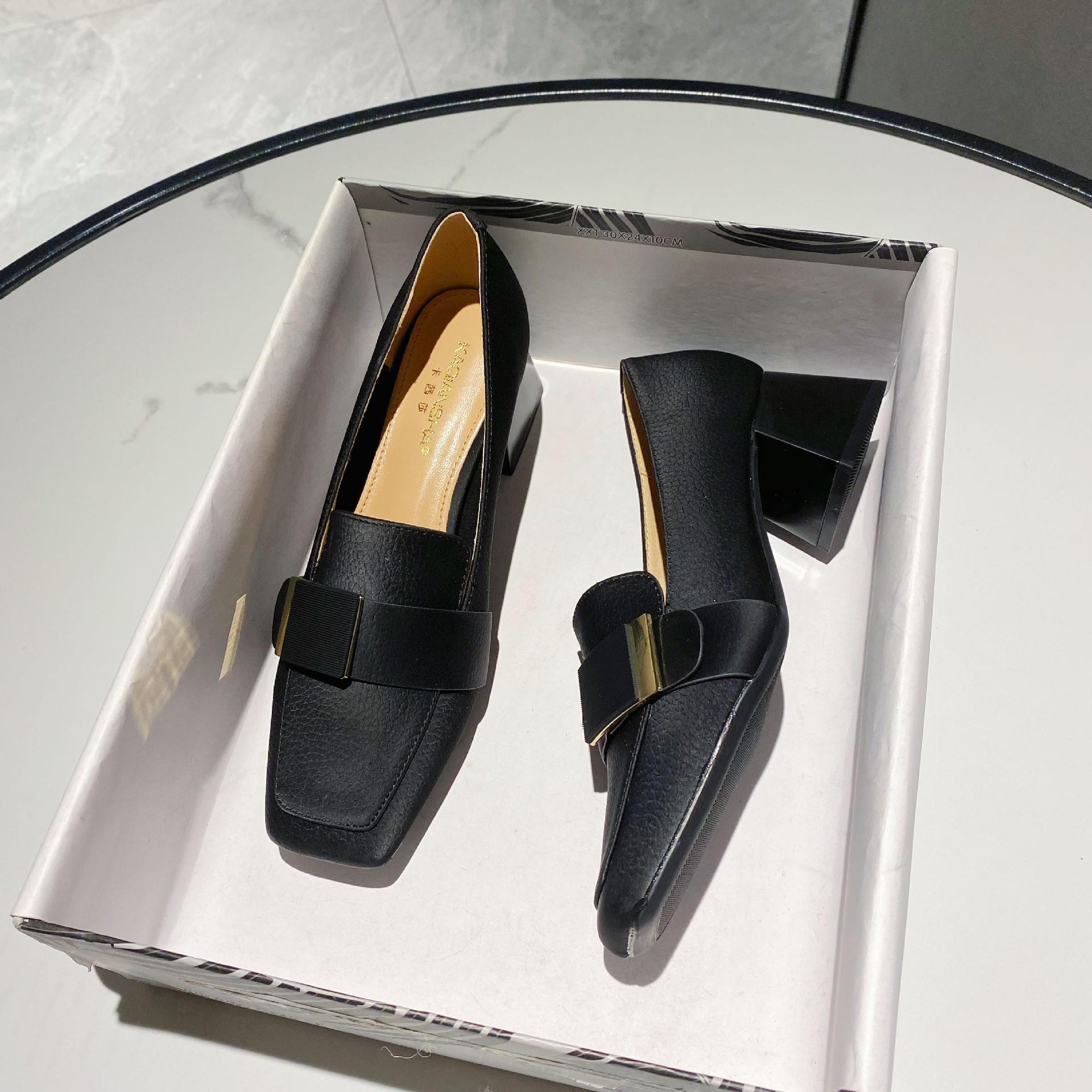 

Туфли на высоком каблуке с квадратным носком и металлической пряжкой, весна-осень 2024 г., новые женские туфли на низком среднем каблуке, модные кожаные туфли 39 чёрный