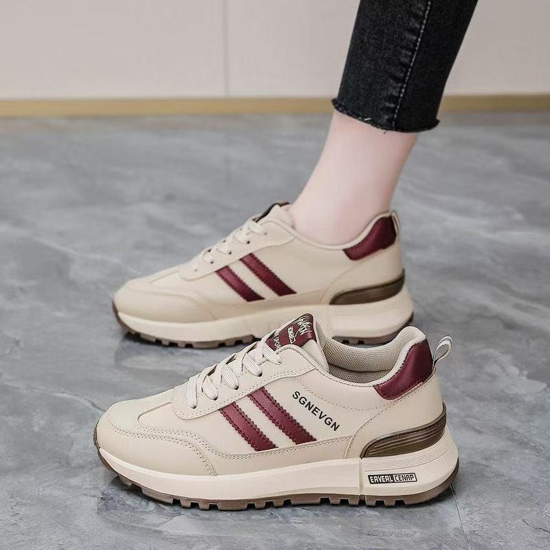 Spring and Summer New Mesh Breathable Women's Shoes Casual Shoes Versatile Flat Baseplate Shoes Sports Running White Shoes Women