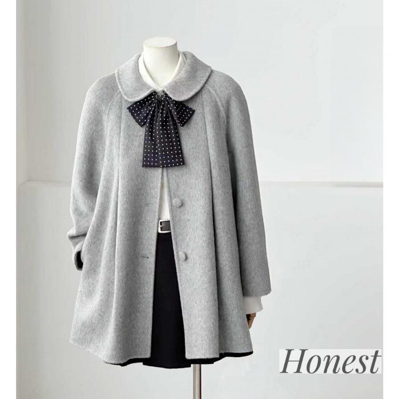 

Korean-Style Grey Wool Doll Collar Coat for Women - Petite Hepburn-Inspired New Year Design Small