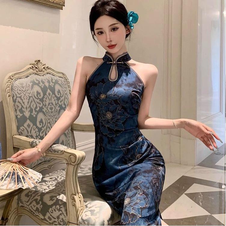 Elegant Sleeveless Retro Cheongsam Dress with Slit and Frog Buttons for Women