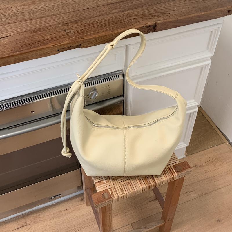 Large-capacity bag women's 2026 spring new casual messenger bag high-value simple shoulder dumpling bag