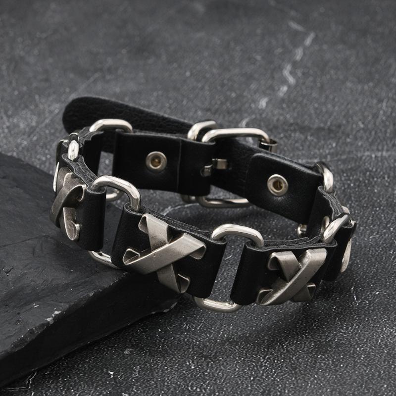 Gothic Vintage PU-Lederarmband für Männer und Frauen Punk Nieten Nieten Kreuzarmband Schmuck Zubehör