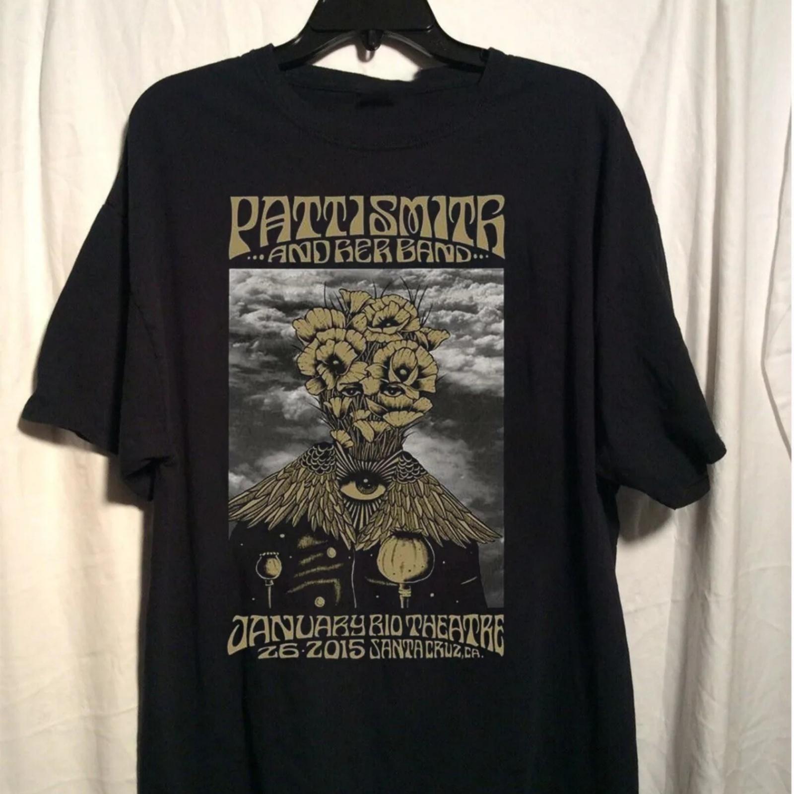 

Patti Smith and her band rocking tee Unisex T-Shirt All Size XXXXXL чорний