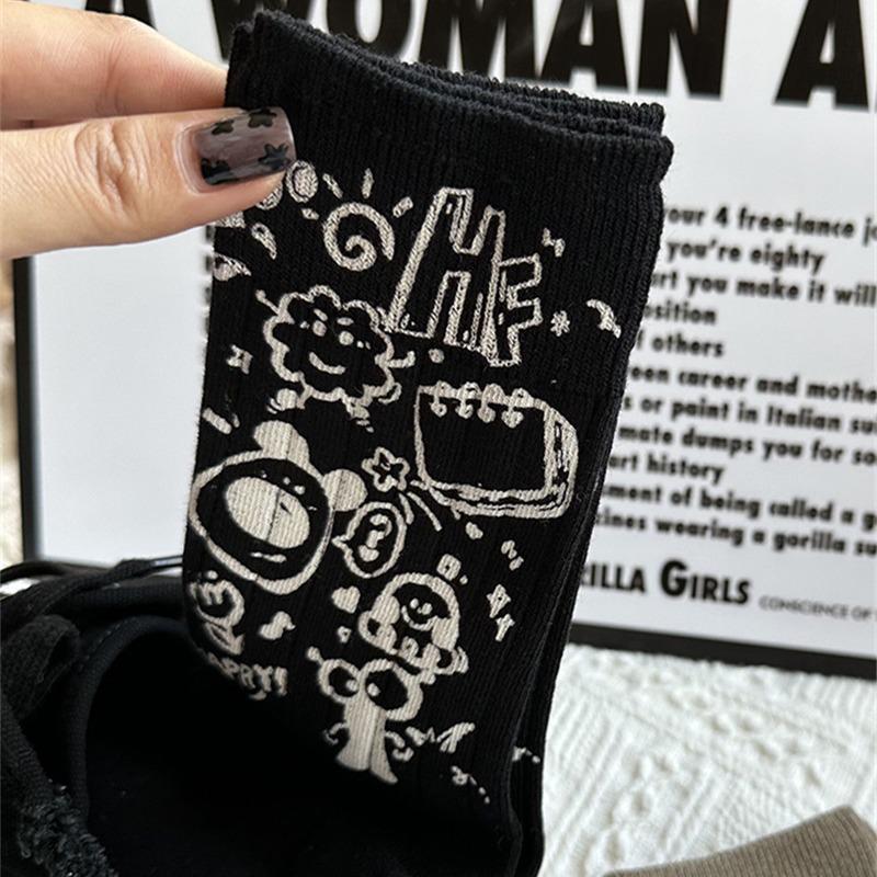 Trendy Mid-Calf Black & White Graffiti Skateboard Socks with Hot-Stamped Cartoon Style Letters