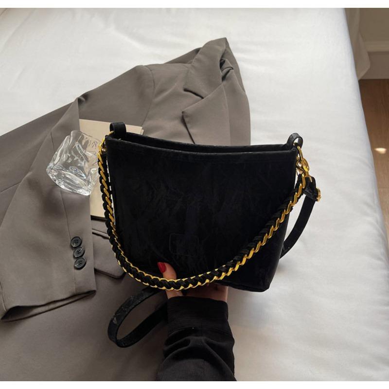 Premium sense portable bucket bag women's new versatile messenger bag niche design commuter shoulder bag