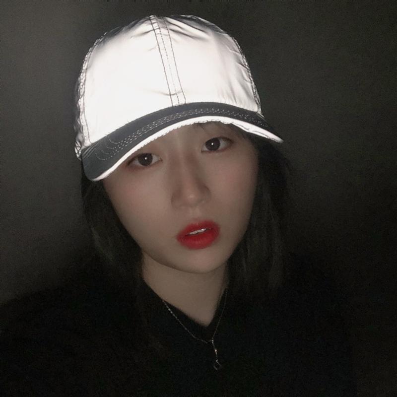Reflective Silver Baseball Hat Outdoor Sports Hat Night Safety Cycling Hat for Outdoor Sports and Night Safety