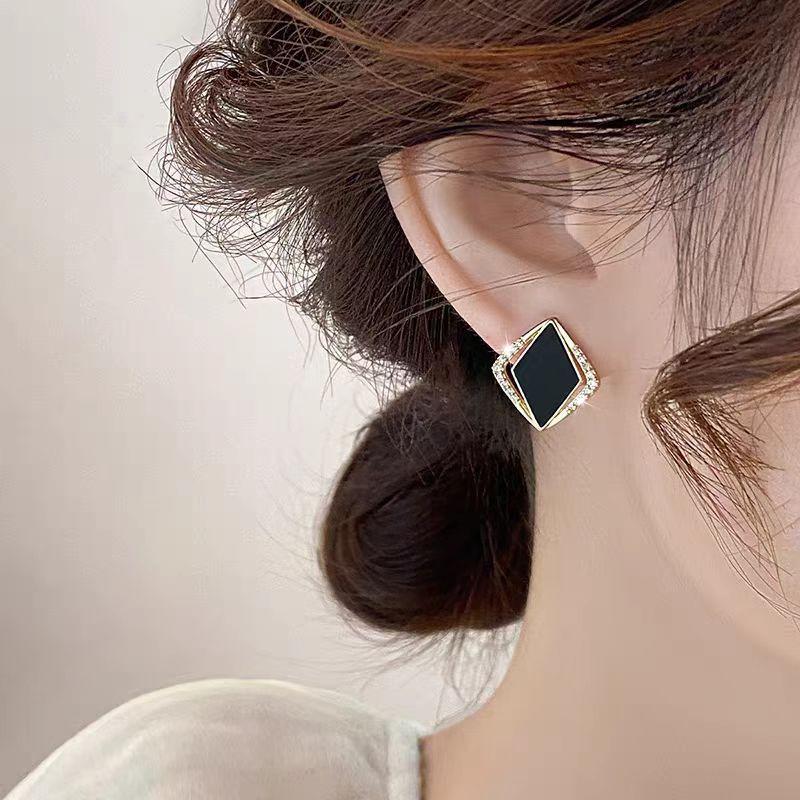 Rhombus Diamond Inlaid Black Stud Earrings - Elegant, Versatile, High-End Fashion Design