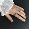 Серебряное кольцо с фианитами, вес изделия 3,73 гр (2206378)