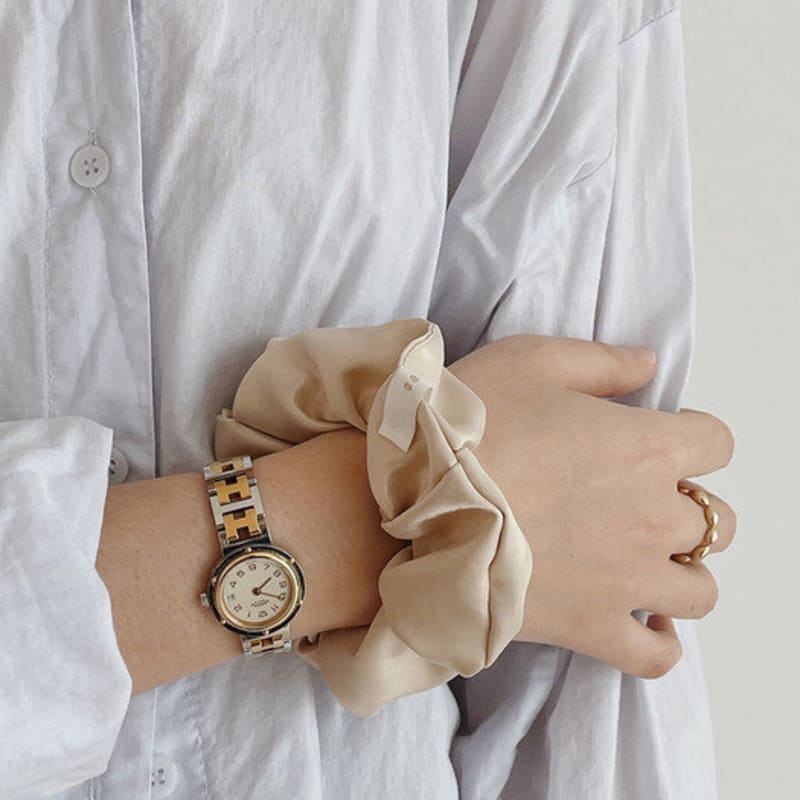 oar Glossy Satin Scrunchies [Beige]