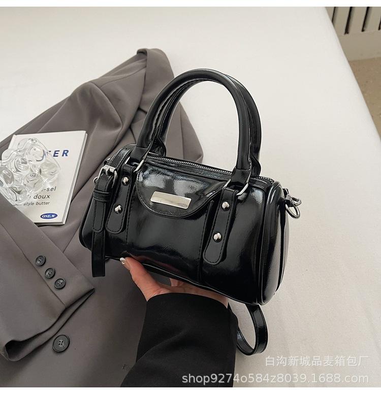 Going Out Handbag 2025 Autumn and Winter New Niche Design Boston Pillow Bag Fashion Crossbody Foreign Style Shoulder Bag