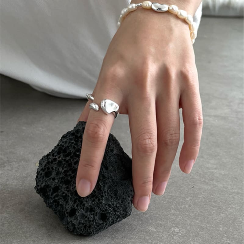 moire_ Bold pebble ring