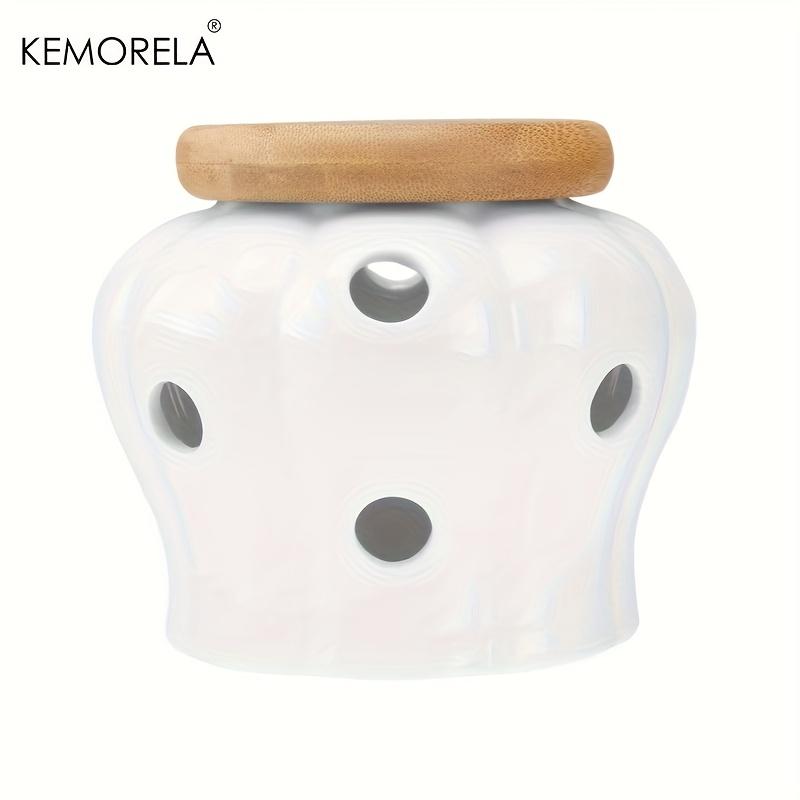 

KEMORELA Белая керамическая банка для хранения чеснока с бамбуковой крышкой, вентилируемая полая конструкция, идеально подходит для хранения чеснока, имбиря на кухне белый