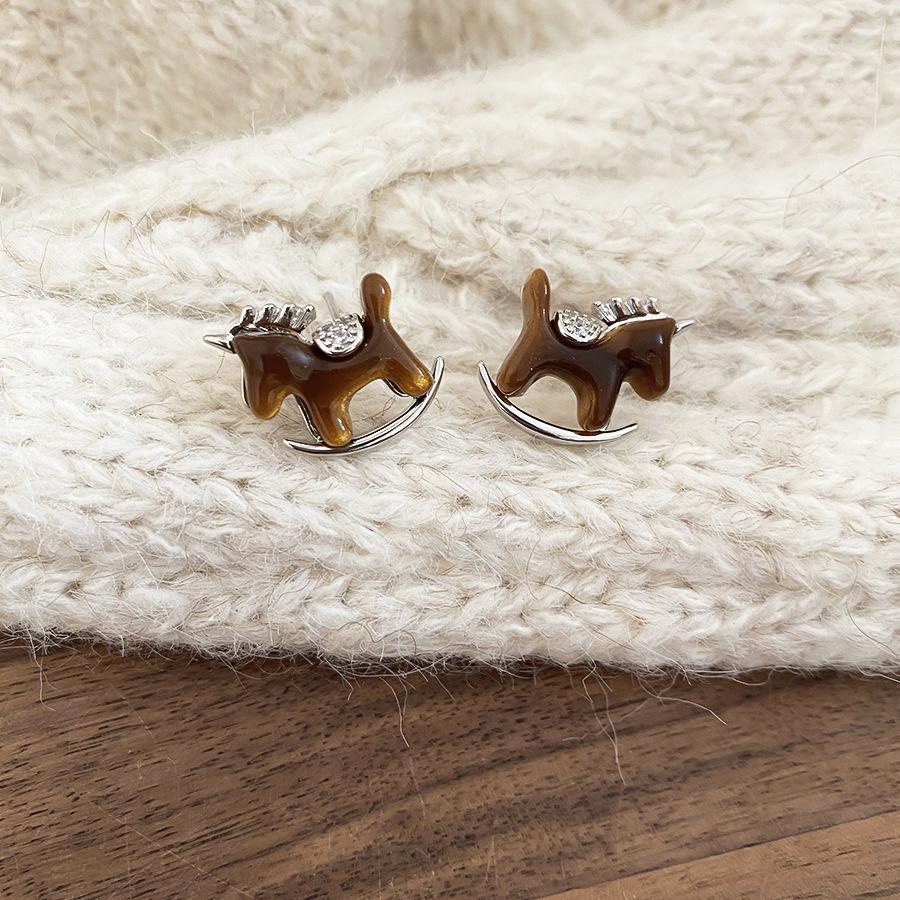 Zircon resin pony stud earrings natal year Maillard retro earrings earrings women