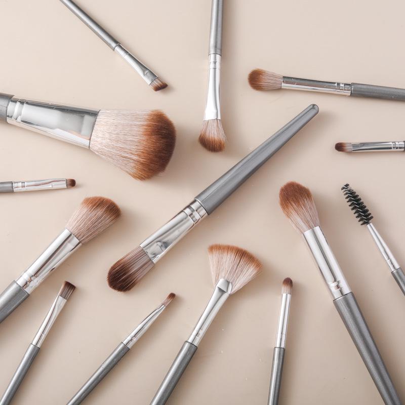First Meeting 14-Piece Makeup Brush Set: Includes Loose Powder, Eyeshadow, Foundation, and Concealer Brushes with Soft Bristles.
