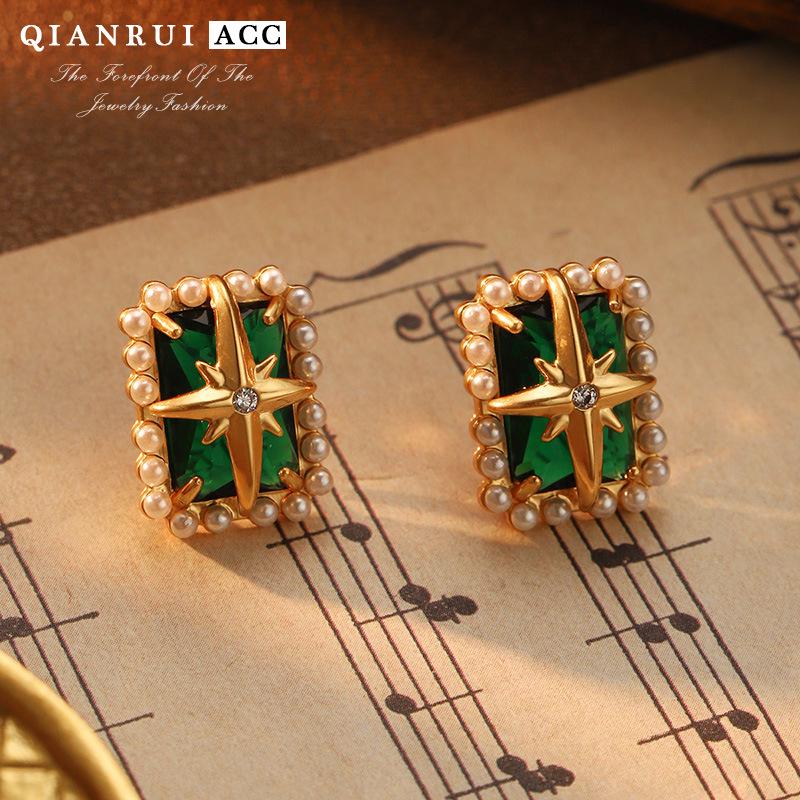 

Vintage Green Emerald Square Stud Earrings - Retro French Women s Jewelry