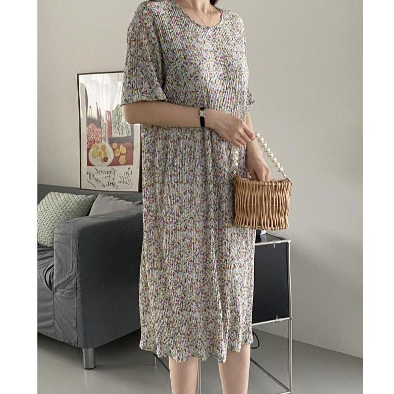 Korean version dress round neck comfortable nightdress women's casual fresh pleated short sleeve floral dress slim dress