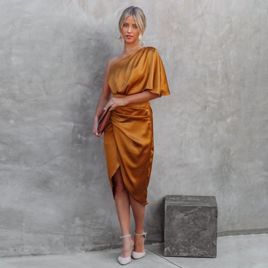 Einärmeliges, tailliertes, hochtailliertes, sexy Kleid für Damen mit einem Schulterschlitz