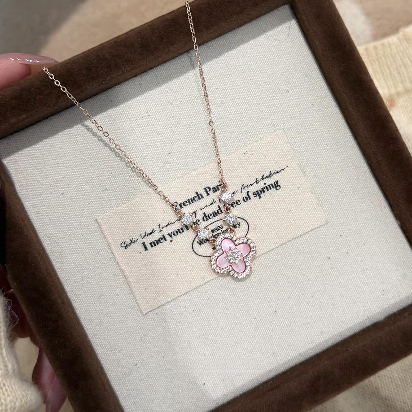 

Zircon Flower Pendant Necklace Simple Versatile Clavicle Chain Fashion Temperament High-end Jewelry