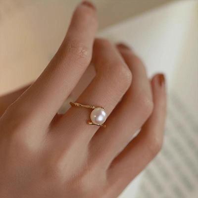 Bague Ouverte Imitation Perle de Bambou: Design Chic pour Femmes - Bague de Phalange ou Bague d'Auriculaire Haute Couture.