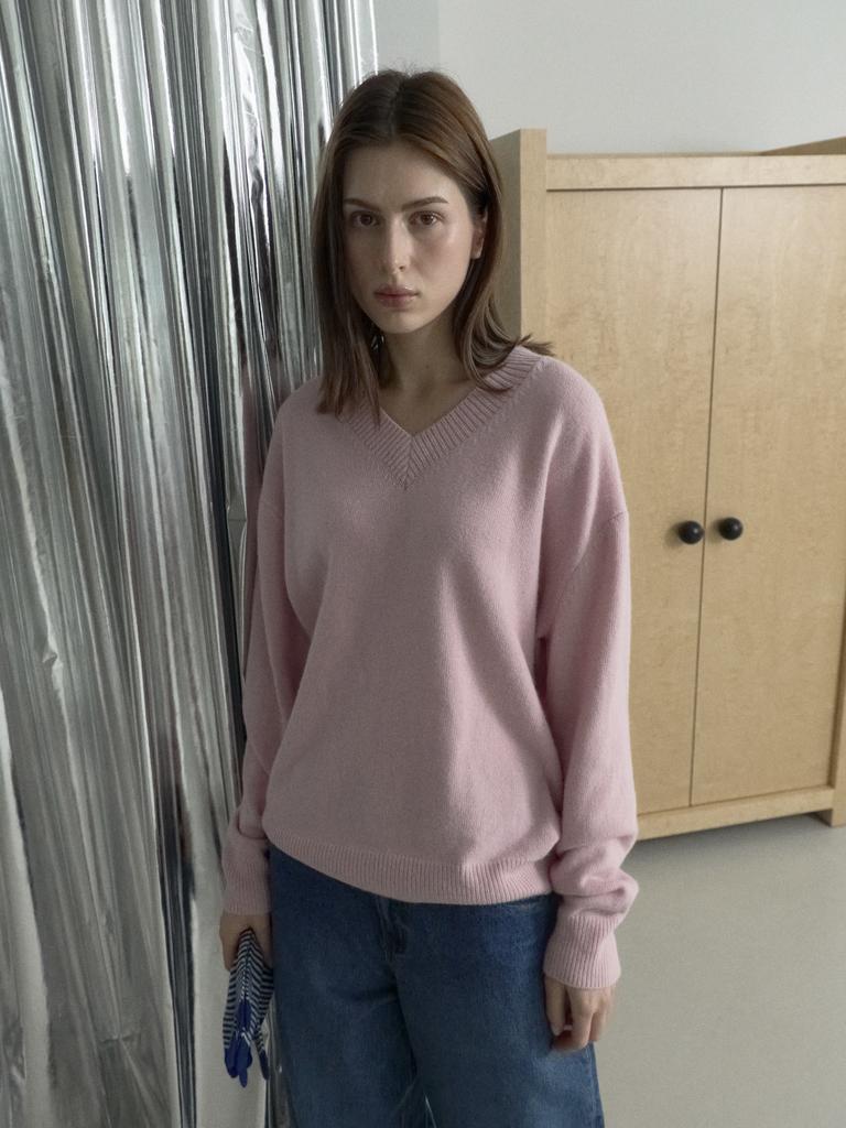 Endeopobeu Classic Fine Wool V-Neck Knit _ Pink