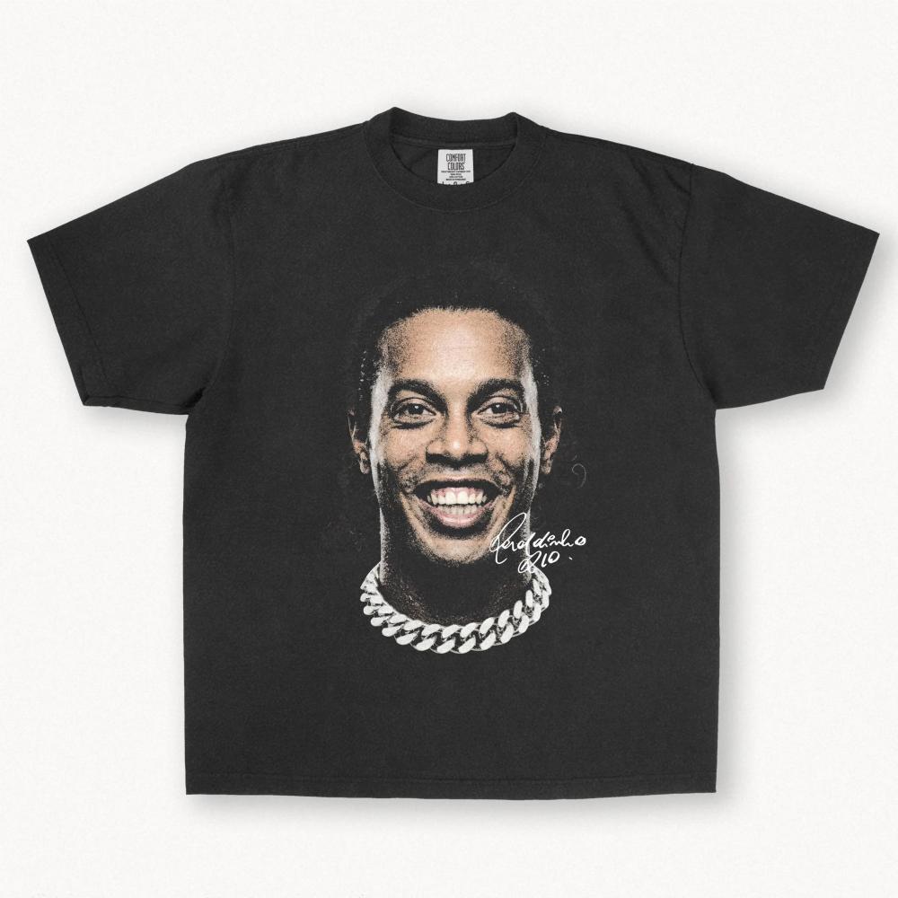 Ronaldinho Graphic Tee – Football Autographed Streetwear Shirt – Premium Cotton Unisex T-shirt 4XL