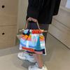 Eine mehrfarbige Patchwork-Stoff-Material Damenhandtasche, alle Frauen sind verwendet, um Temperament zu verbessern, um den täglichen Bedarf zu decken