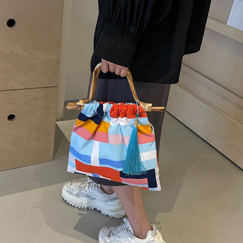 Eine mehrfarbige Patchwork-Stoff-Material Damenhandtasche, alle Frauen sind verwendet, um Temperament zu verbessern, um den täglichen Bedarf zu decken