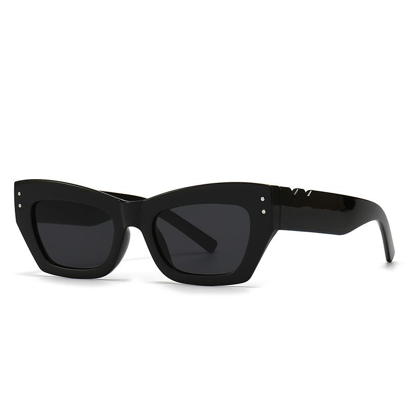 

Latest in Trendy Brand Style Designer Cat Eye Women Sunglasses For Female Gradient Vintage Rivet Sun Eyeglasses Luxurious Sexy Ladies Glasses