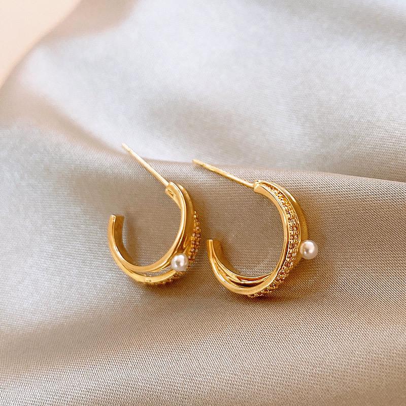 Trendy Cold Wind Pearl Earrings Women's Fashion Versatile Temperament Retro Simple Design Senior Sense Everyday Ear Jewelry