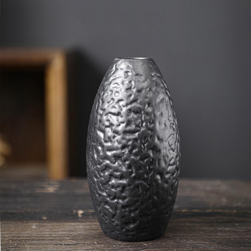 Dekoracja w postaci ceramicznego wazonu vintage, aranżacja kwiatowa do salonu, kreatywna prostota, wazon hydroponiczny, dekoracja na biurko