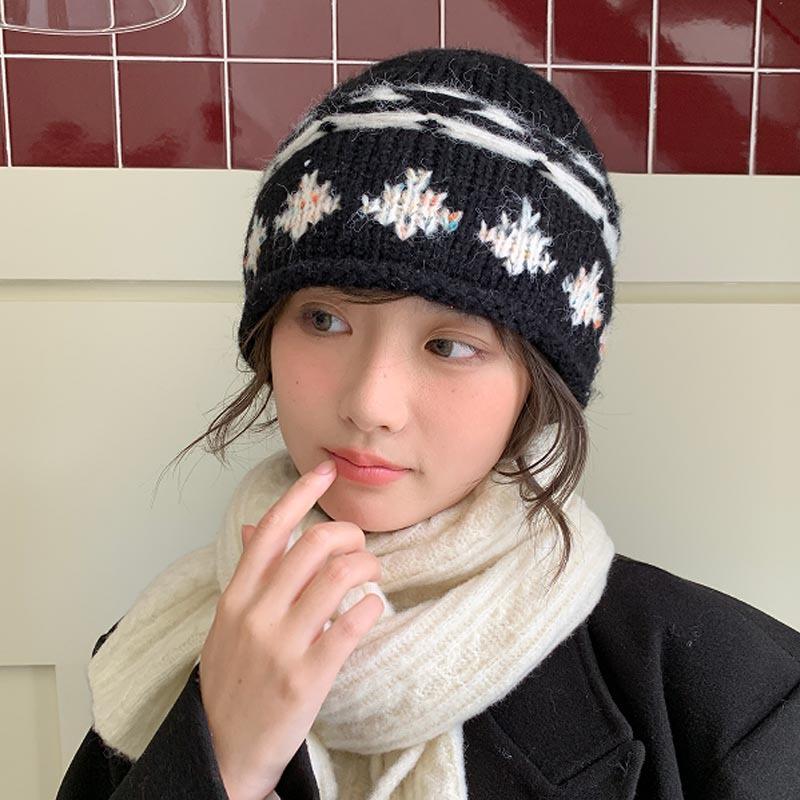 Autumn and winter travel Fair Island wind jacquard crimped knitted hat retro face small warm versatile bucket hat women