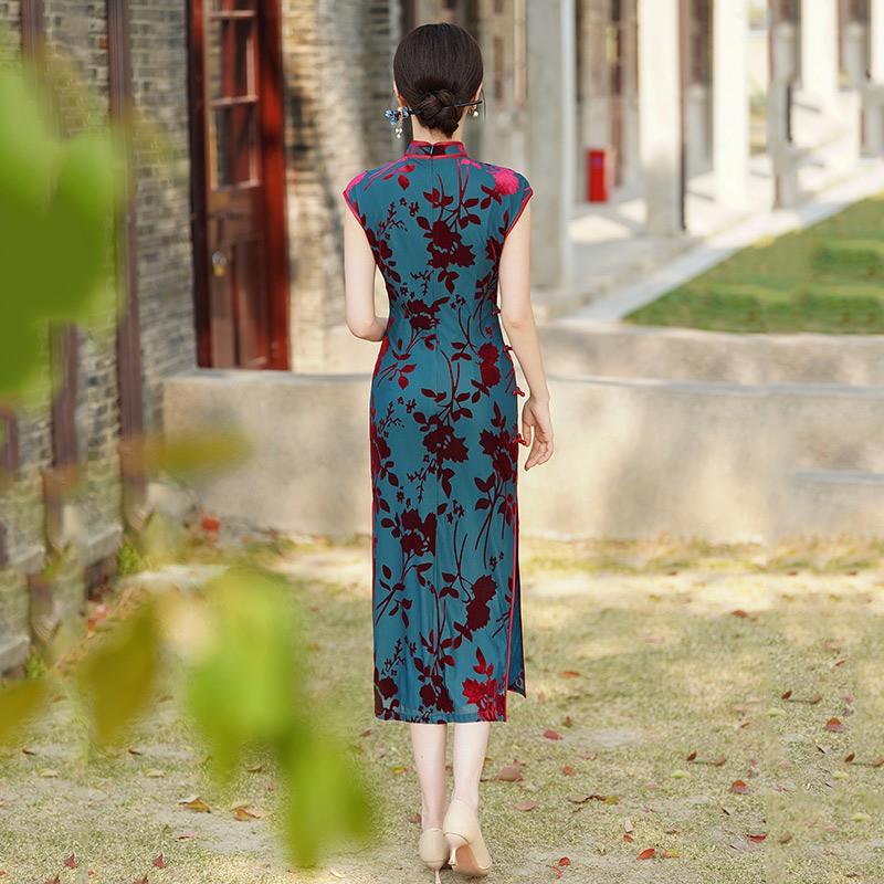 Elegant Modern Chinese-Inspired Long Cheongsam Dress Women Vintage Style Stand Collar Sleeveless Retro Formal Gown